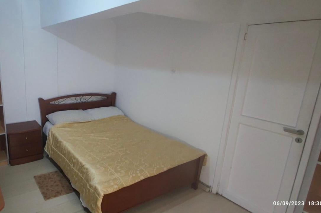 Private Bedroom Paphos Central Eksteriør billede