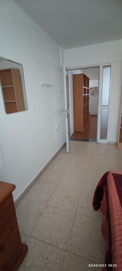 Private Bedroom Paphos Central Eksteriør billede